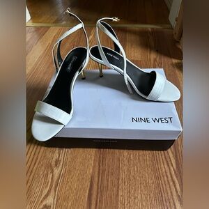 🆕 Nine West Elegant White Heels with Gold Accents